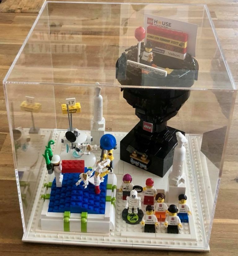 Mr.Pizza / Lego Inside Tour / Gray-Spade-Award